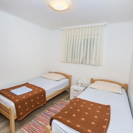 Apartmani Marijana Cesarica Bagian luar foto
