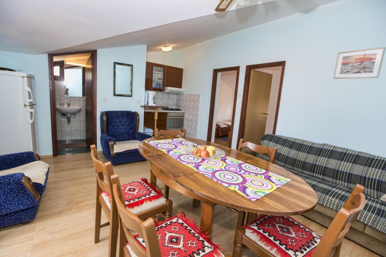 Apartmani Marijana Cesarica Bagian luar foto