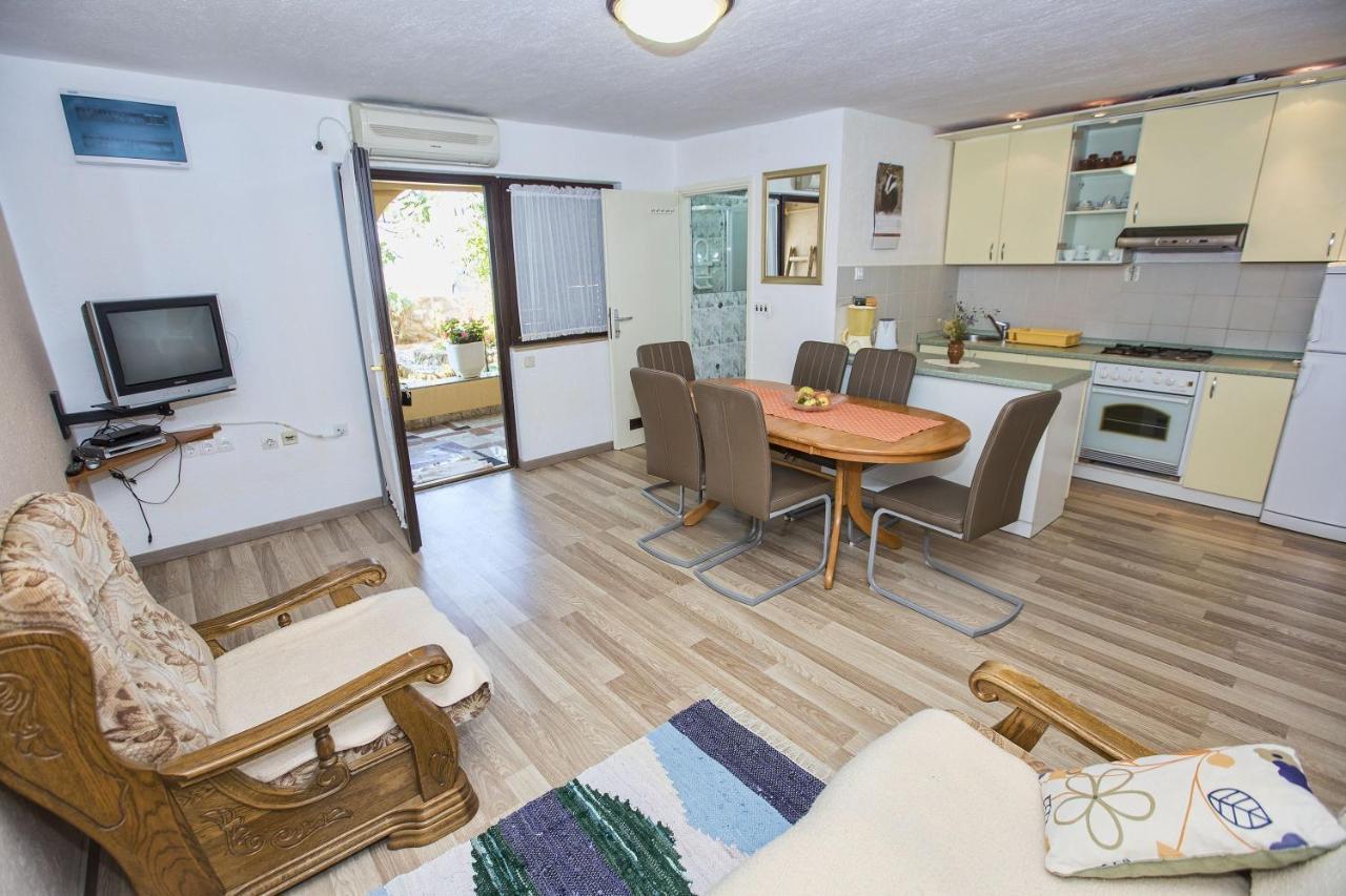 Apartmani Marijana Cesarica Bagian luar foto
