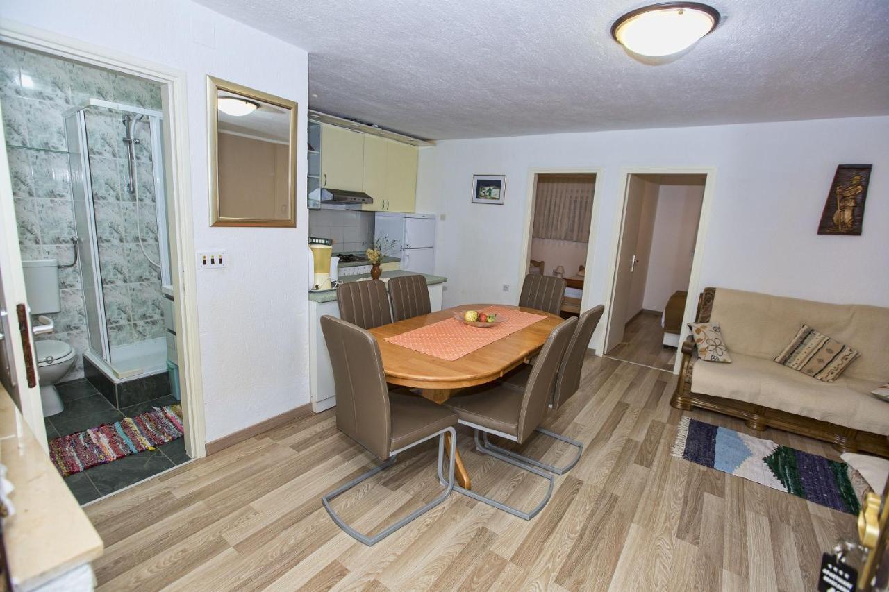 Apartmani Marijana Cesarica Bagian luar foto
