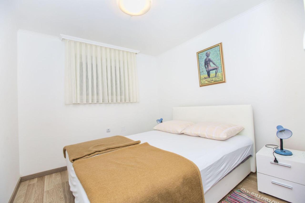 Apartmani Marijana Cesarica Bagian luar foto