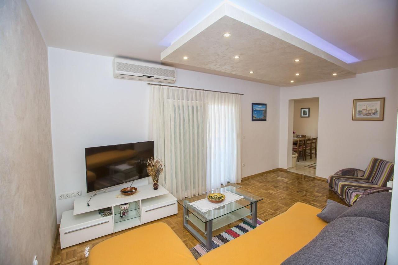 Apartmani Marijana Cesarica Bagian luar foto