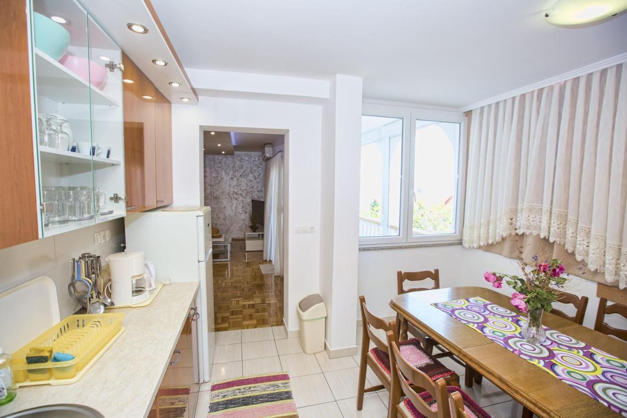 Apartmani Marijana Cesarica Bagian luar foto