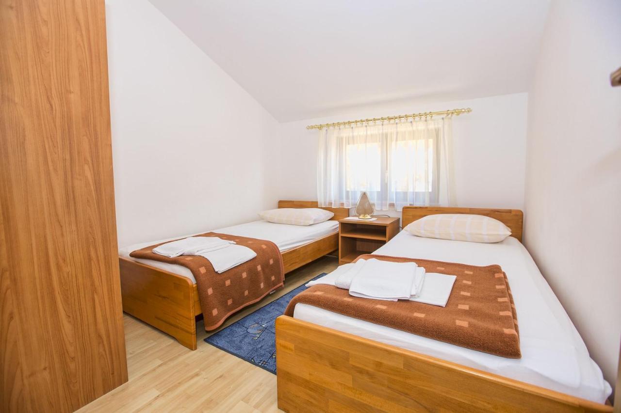 Apartmani Marijana Cesarica Bagian luar foto