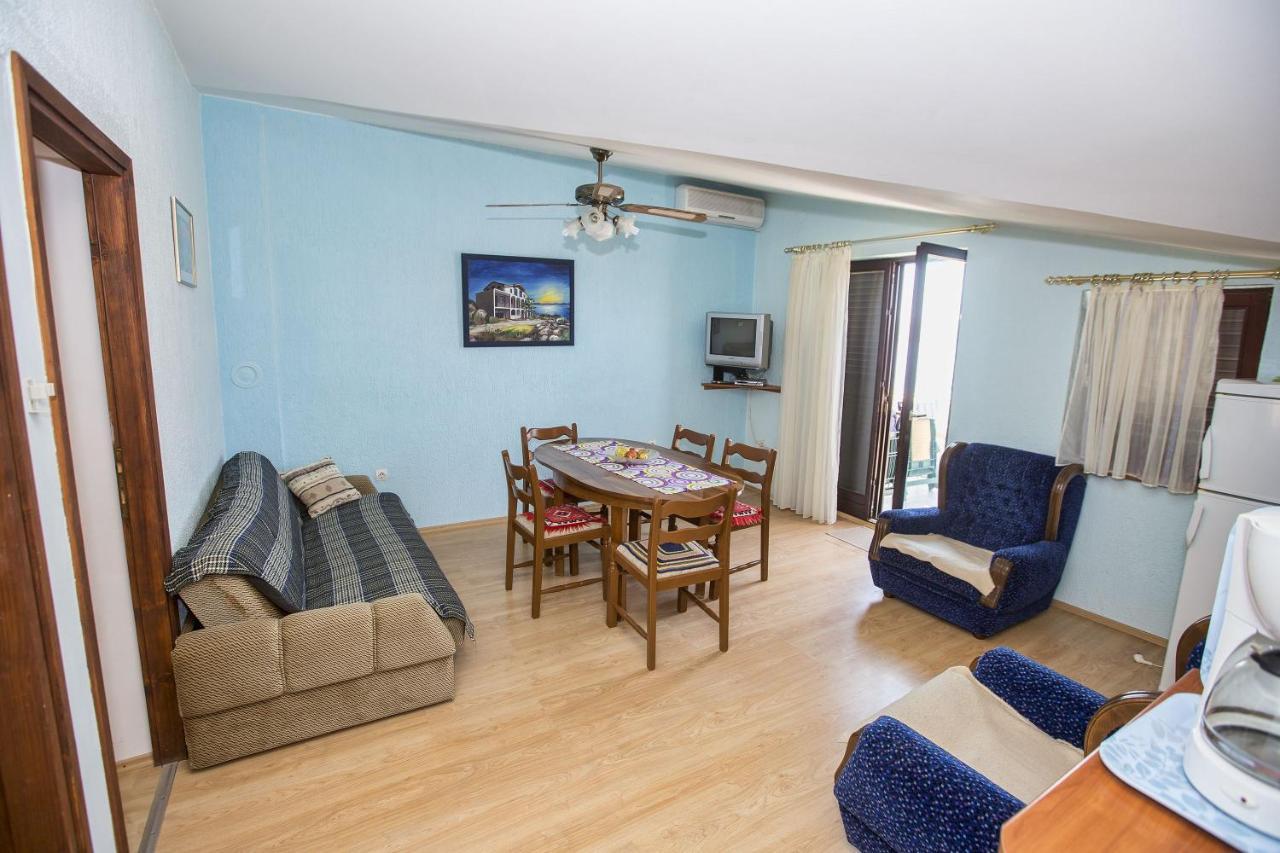 Apartmani Marijana Cesarica Bagian luar foto