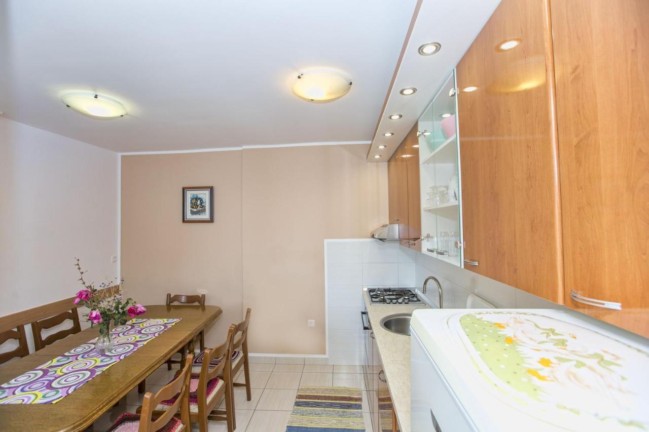 Apartmani Marijana Cesarica Bagian luar foto